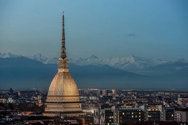 torino-con-mole-antonelliana-con-le-alpi